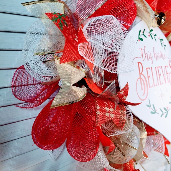 🥳🎉HP🤗 HAND CRAFTED 22" DECO MESH CHRISTMAS WREATH/THIS HOME BELIEVES SIGN 22" - Picture 7 of 7